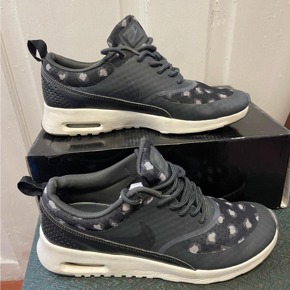 Woman’s Nike Air Max